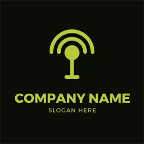 播客 Logo Green Microphone and Podcast logo design