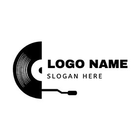 Logótipo De CD Motos Half CD logo design