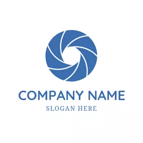 カムのロゴ Simple Colorful Circle logo design