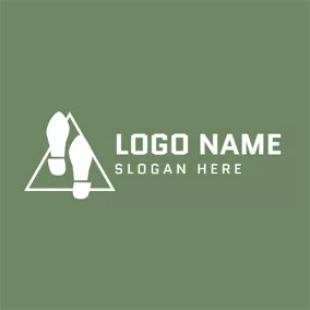 靴のロゴ White Triangle and Double Shoes logo design